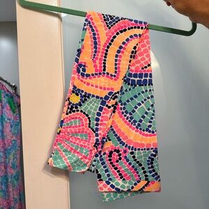 Tile Wave leggings. Girl’s size XL (fits like a women’s XS) BNWOT.